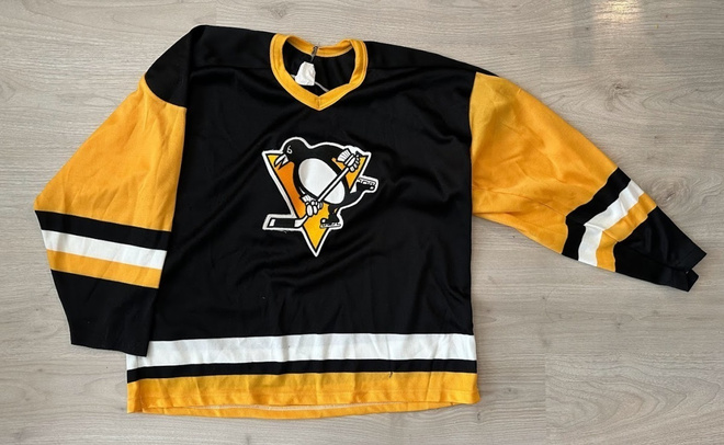 Pittsburgh Penguins -pelipaita 35 vuoden takaa