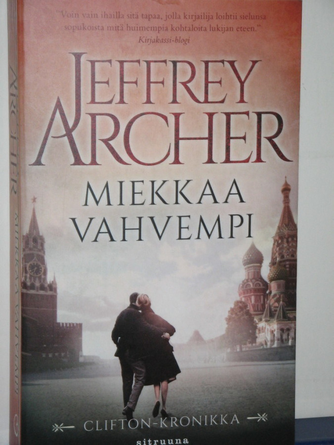 Jeffrey Archer : MIEKKAA VAHVEMPI