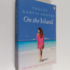 Tracey Garvis Graves : On the island - pikkukuva 1
