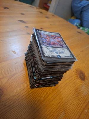 Duel Masters 249 korttia + figuurit