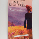 Emilie Richards : Tienristeyksessä - pikkukuva 1