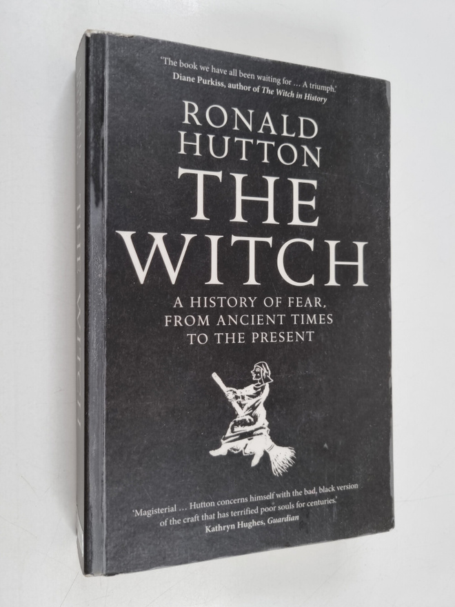 Ronald Hutton : Witch : a history of fear, from ancient t...