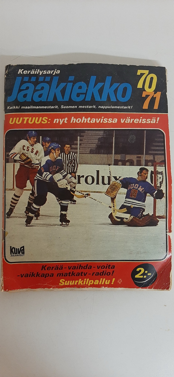 Jääkiekko 70-71 -kansio (TÄYSI / 350 kuvaa)