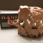 PUUSTA KAIVERETTU NORSU PATSAS, MINIATYYRI KORISTE - pikkukuva 2