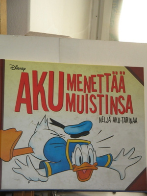 Walt Disney : AKU MENETTÄÄ MUISTINSA