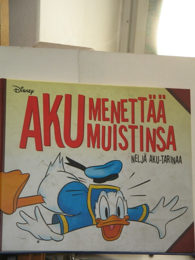 Walt Disney : AKU MENETTÄÄ MUISTINSA