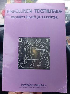 Päikki Priha : Kirkollinen tekstiilitaide ( SIS POSTIKULU  )
