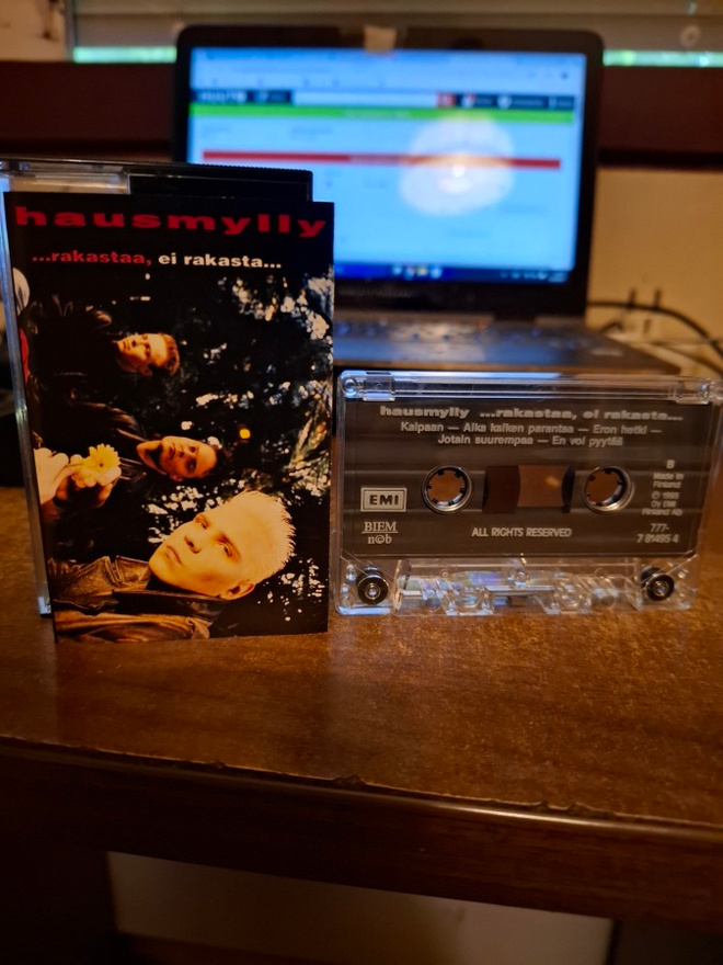 Hausmylly - Rakastaa Ei Rakasta