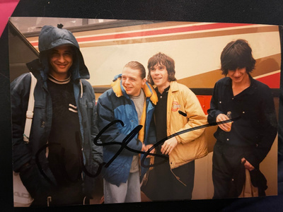 John Squire / The Stone Roses nimikirjoitus valokuvassa