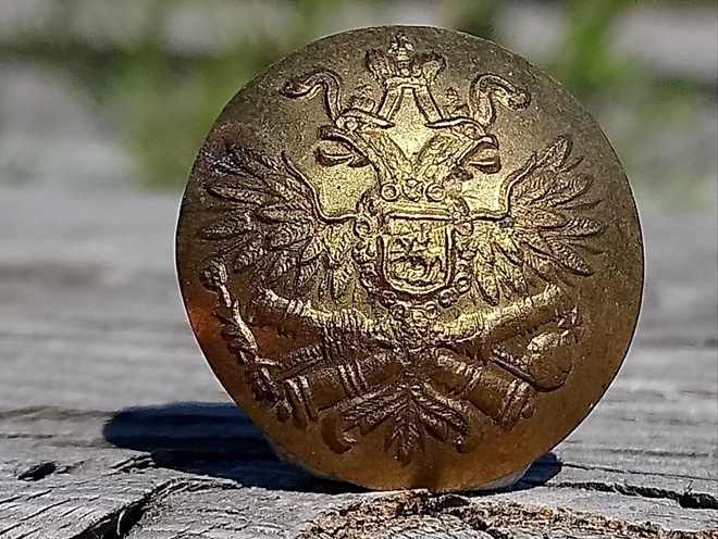 Tsaariaikainen nappi. Kullanvärinen. Halkaisija - 21 mm.