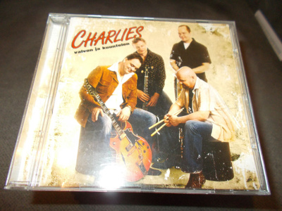 CD CHARLIES ** VALVON JA KUUNTELEN **