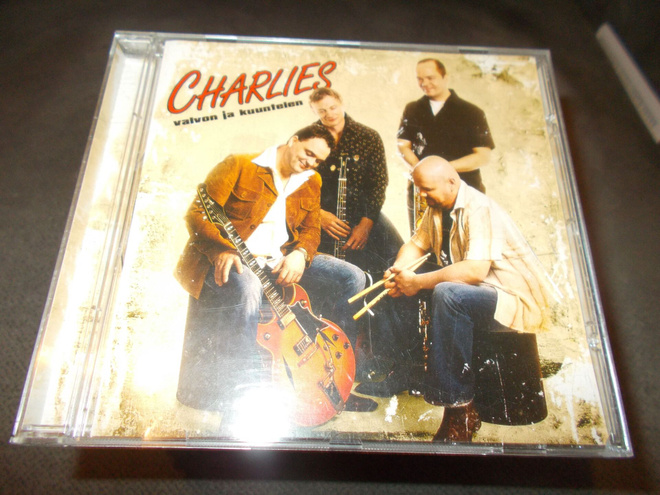 CD CHARLIES ** VALVON JA KUUNTELEN **