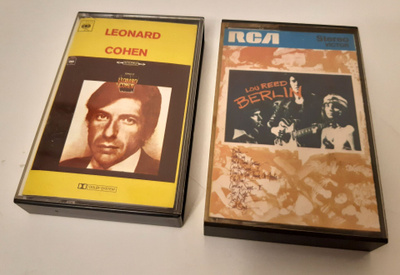 C-kasetit Leonard Cohen ja Lou Reed