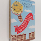 Alexander McCall Smith : The Unbearable Lightness of Scon... - pikkukuva 1