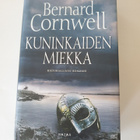 Bernard Cornwell: Kuninkaiden miekka; p. 1918; 1.p - pikkukuva 1
