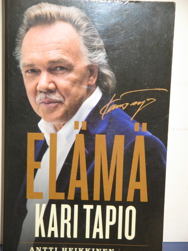 Antti Heikkinen : ELÄMÄ  KARI TAPIO 1945 - 2010