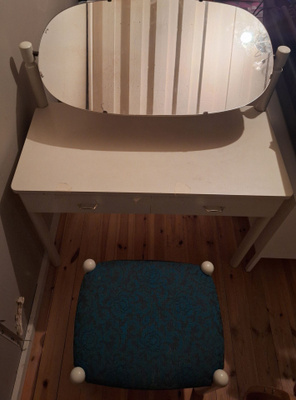 Kauneuspöytä ja istuinpenkki vintage