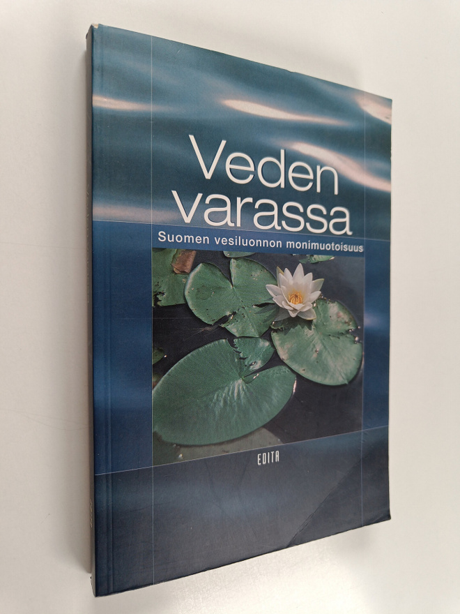 Mari ym. (toim.) Walls : Veden varassa : Suomen vesiluonn...