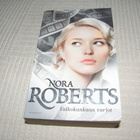 Nora Roberts Valkokankaan varjot -pok - pikkukuva 1