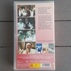 VHS: Rikos Auringon Alla (Agatha Christie,Peter Ustinov 1981 - pikkukuva 2