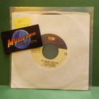 I WAYNE / JUNIOR KELLY - LIVING IN LOVE / THE MORE I SEE 7" - pikkukuva 1