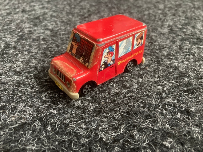 Postimies Pate 1/64 Ertl pikkuauto.