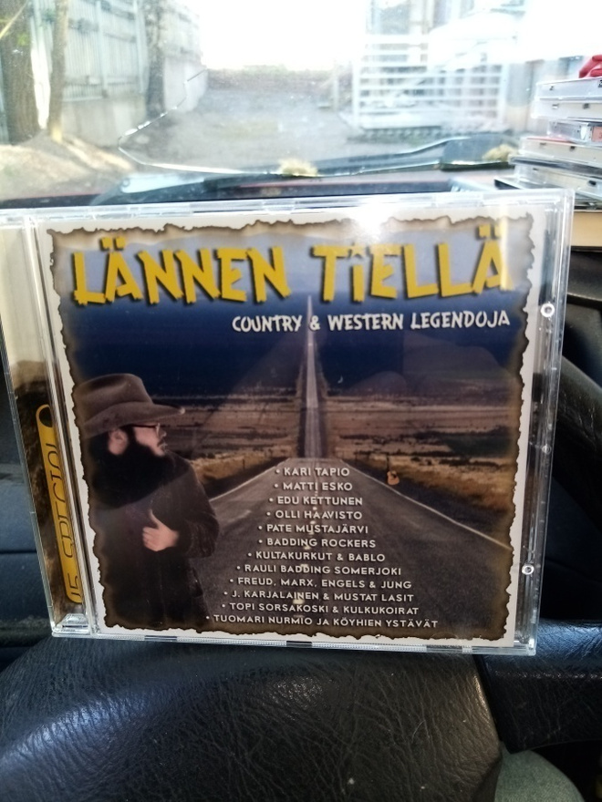 CD :  LÄNNEN TIELLÄ ( SIS POSTIKULU  )