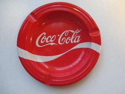 Tuhkakuppi Coco-Cola