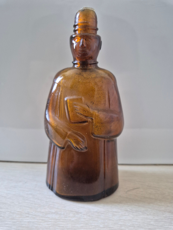 Vanha Munkki-yskänlääkepullo (1950-/1960-luku)