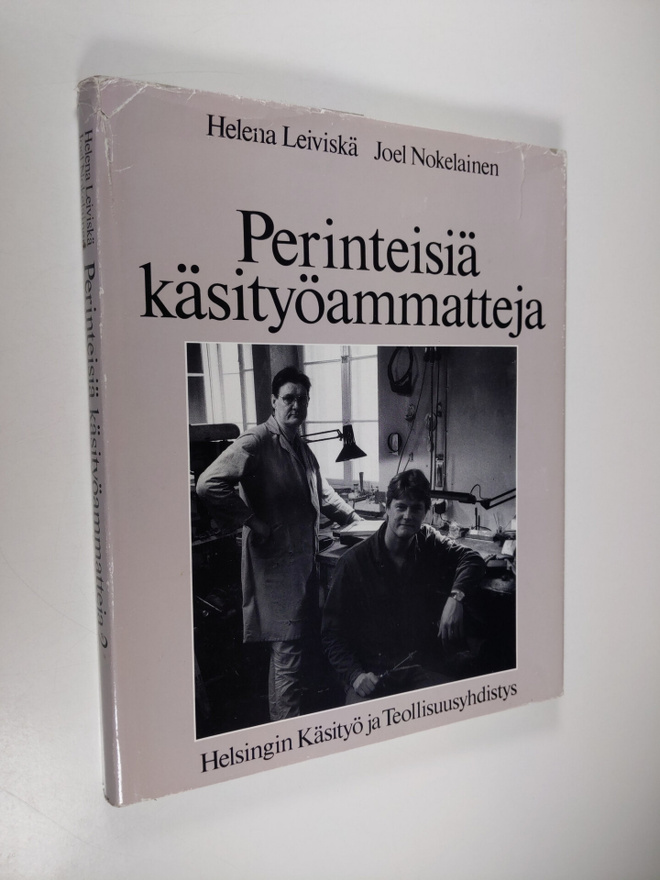 Helena (toim.) Leiviskä : Perinteisiä käsityöammatteja 2