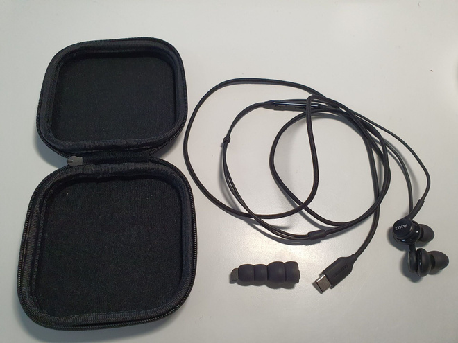 Samsung AKG USB-C kuulokkeet + kotelo