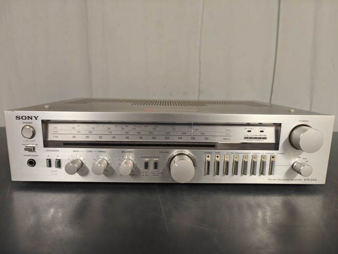 Vahvistin Sony STR-242L