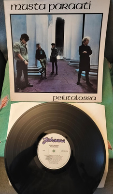 MUSTA PARAATI: Peilitalossa (1983)