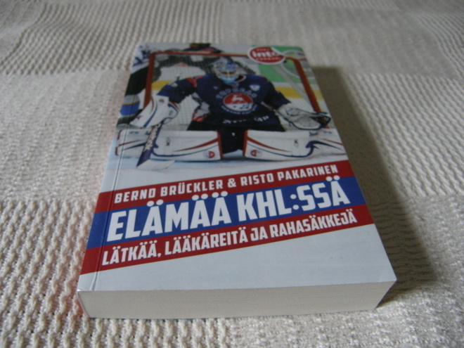 Brückler - Pakarinen Elämää KHL:ssä  -pok