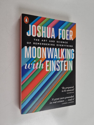 Joshua Foer : Moonwalking with Einstein : the art and sci...