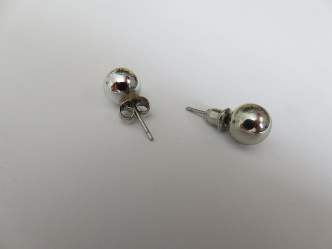 Pallo korvakorut hopeanväriset halk n. 3 mm