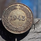 Hopeavärinen Talkoomerkki vuodelta 1943. Halkaisija - 18 mm. - pikkukuva 5