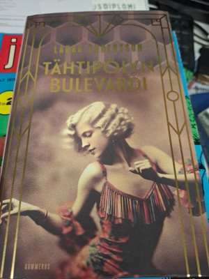 Laura Andersson Tähtipölyn bulevardi