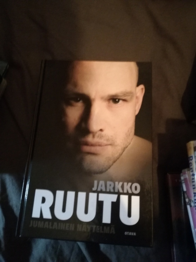 Jarkko ruutu jumalainen näytelmä