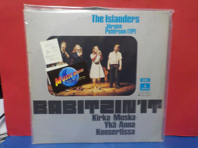 THE ISLANDERS - KIRKA MUSKA YKÄ ANNA KONSERTISSA VG+/EX- LP