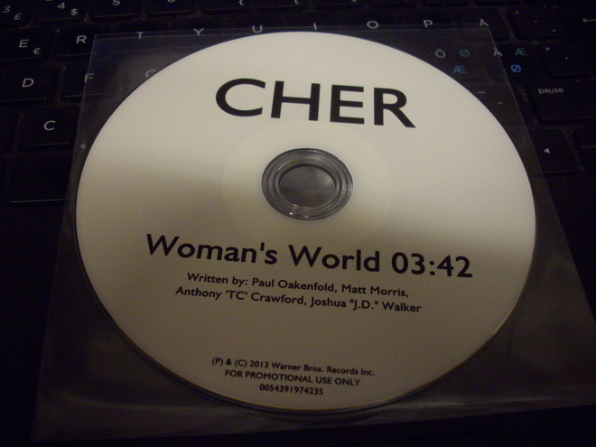 CDS : CHER  :   Woman's World  ( sis. postikulut )