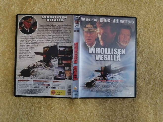 VIHOLLISEN VESILLÄ DVD