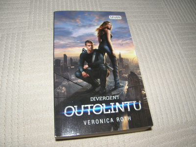 Veronica Roth Outolintu   -pok