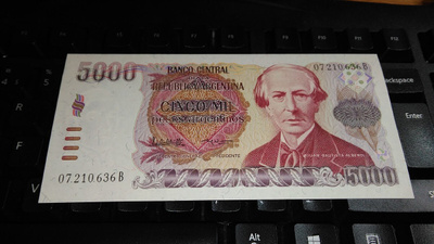 Argentiina 5000 Pesos 1984-85 P318 UNC