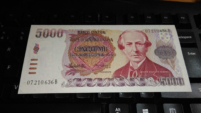 Argentiina 5000 Pesos 1984-85 P318 UNC