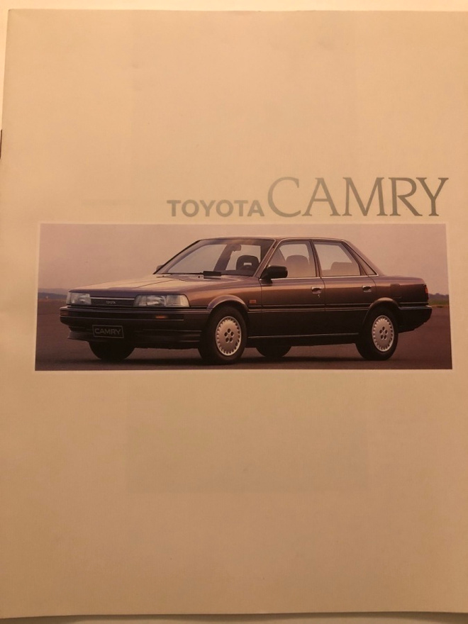 Myyntiesite Toyota Camry - 1987