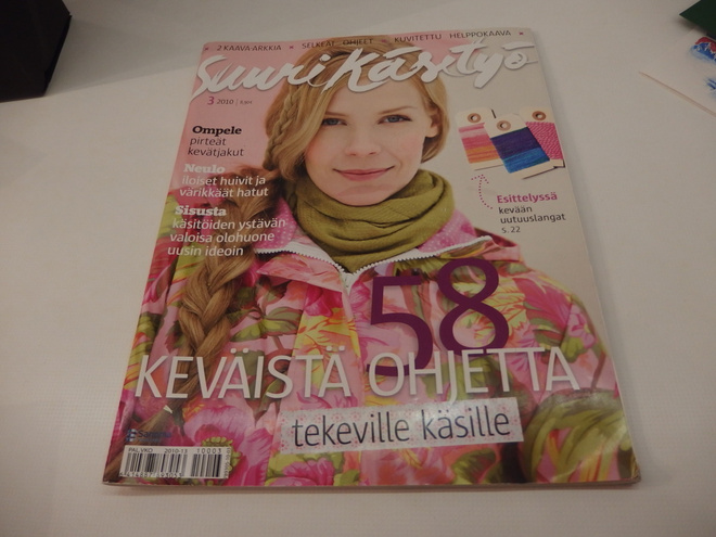 Suuri Käsityö -lehti, nr 3/2010. Mm. pitsisormikkaat