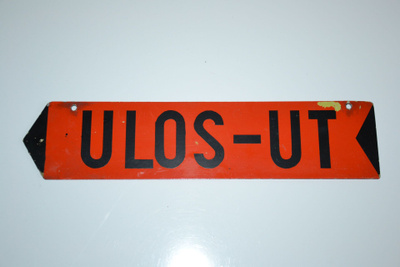 Vanha peltikyltti ULOS-UT