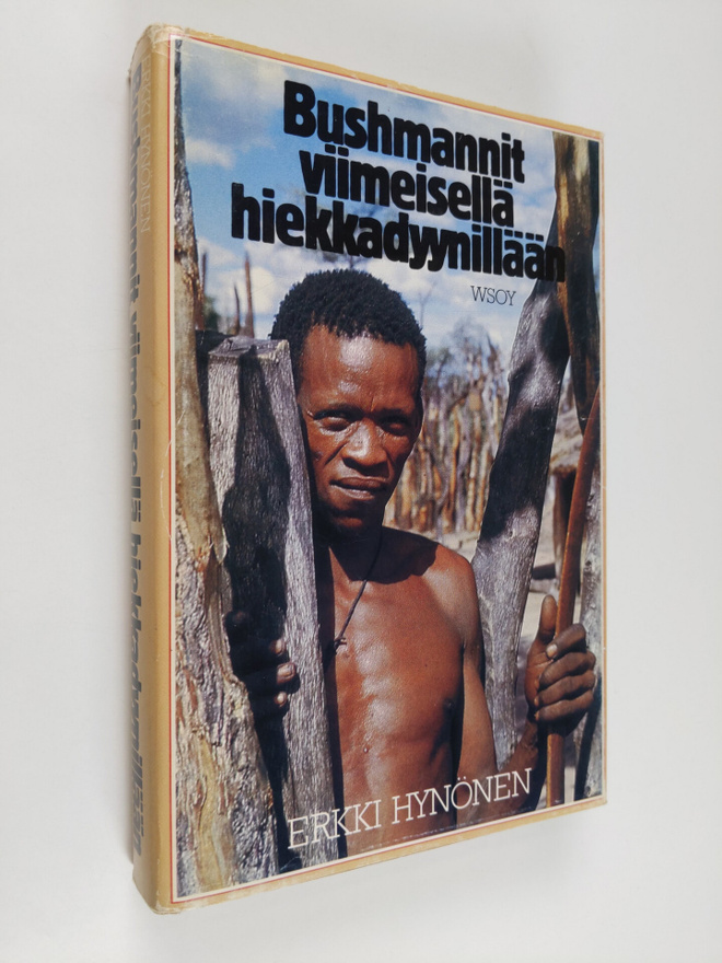 Erkki Hynönen : Bushmannit viimeisellä hiekkadyynillään