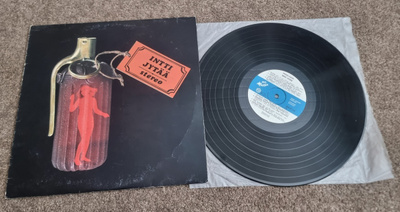 Inttijytää • stereo LP